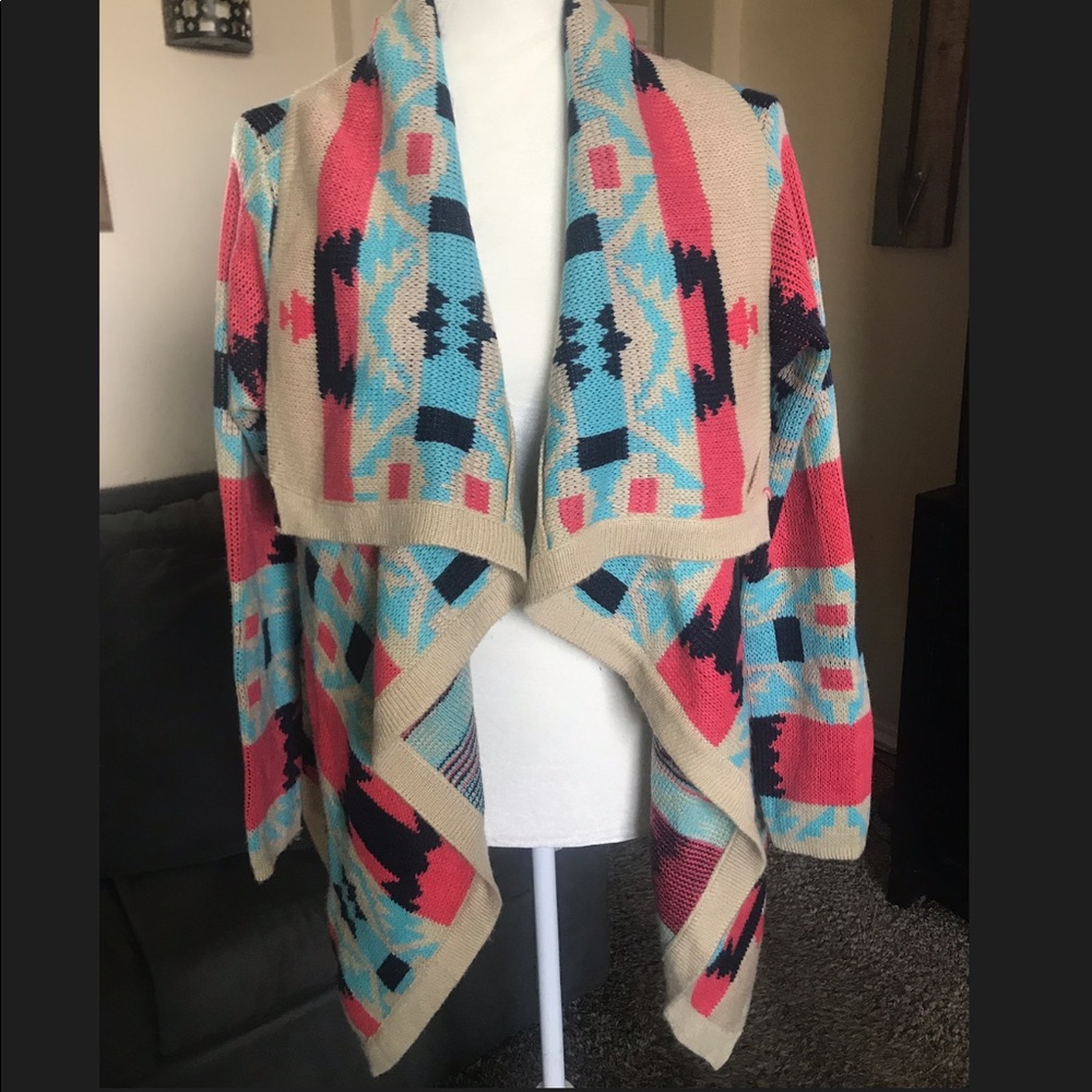 Gorgeous Aztec Sweater - Picture 2 of 5